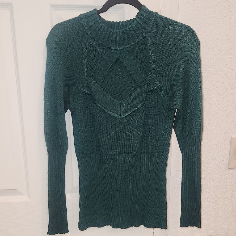 VENUS Keyhole Sweater
